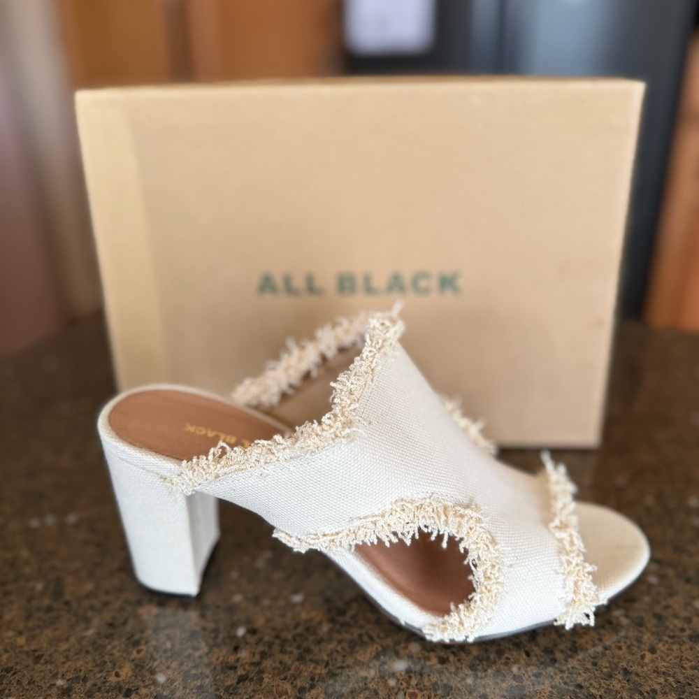 NEW - ALL BLACK Brand - Cute Cream Mules w/ Chunky Heel & Frayed Edges - Sz 8.5